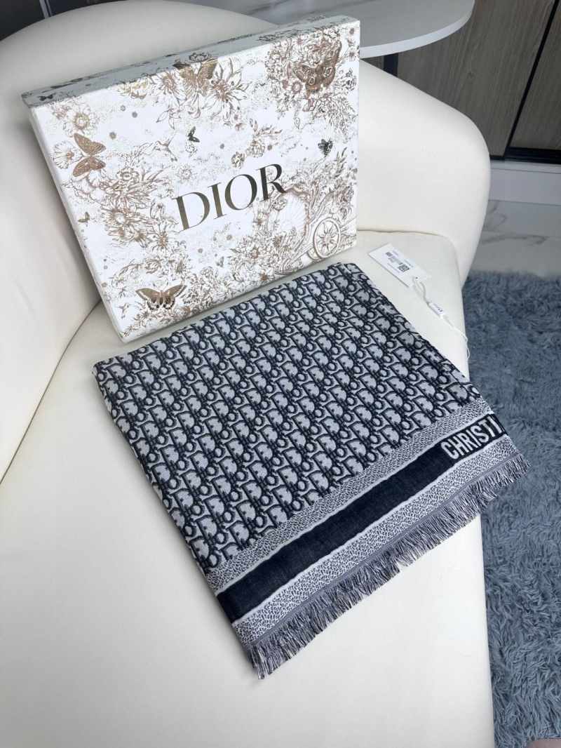 CHRISTIAN DIOR